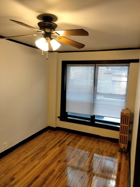 Foto del edificio - 846 W Montrose Ave