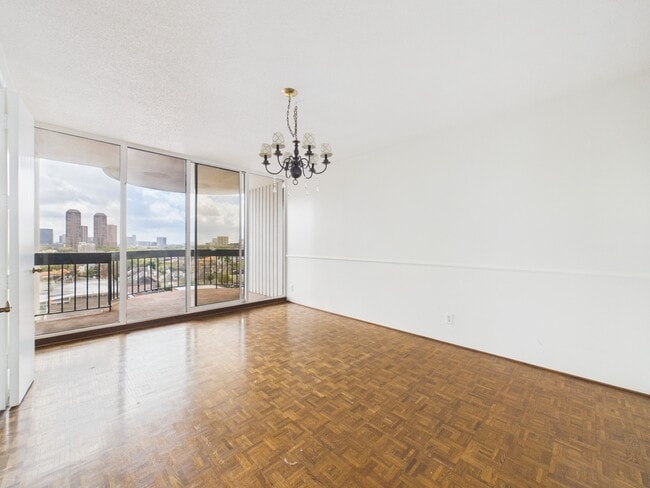 Building Photo - 5001 Woodway Dr