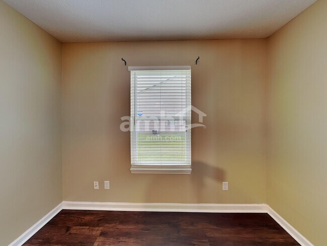 Foto del edificio - 2493 Monarchy Ln