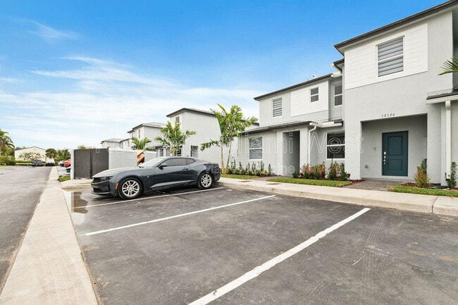 Photo - 12136 SW 268th St Townhome