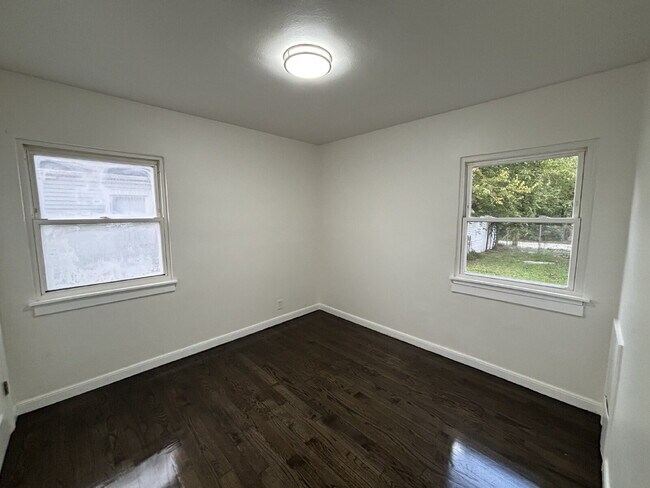 Foto del edificio - Classic 4 Bed Home in The Heart of Gary!