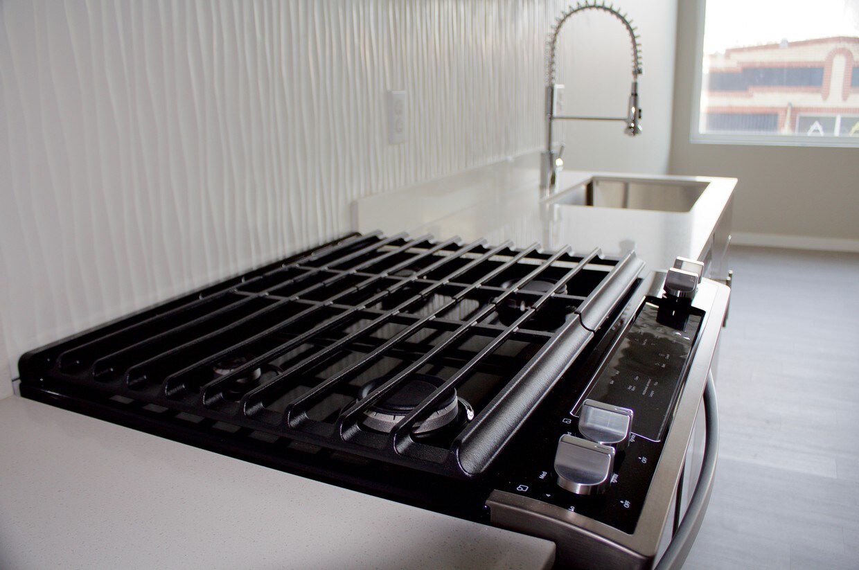 Gas cooking stove - 4390 Tennyson St
