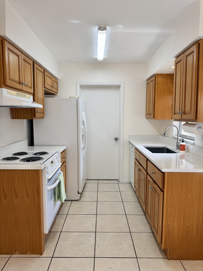 Building Photo - 912 La Salle Ave