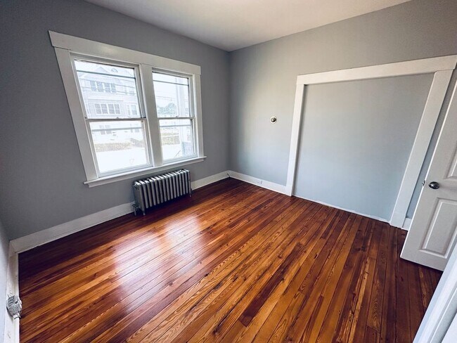 Building Photo - 466 East St