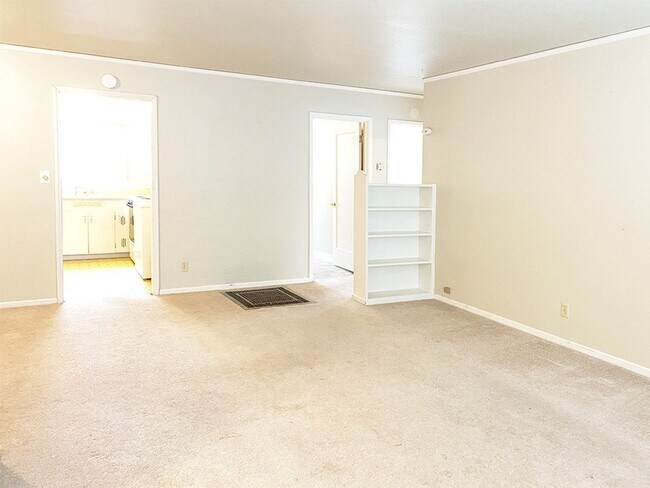 Foto del edificio - Charming 2 Bedroom duplex with garage in a...