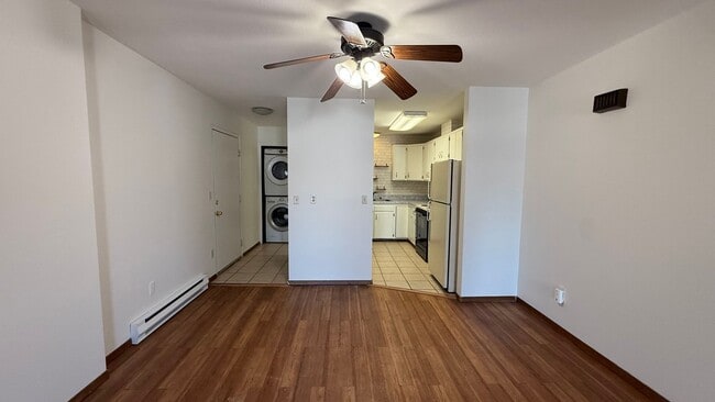 Building Photo - A quaint (2) Bed, (1) Bath unit with mountain views!