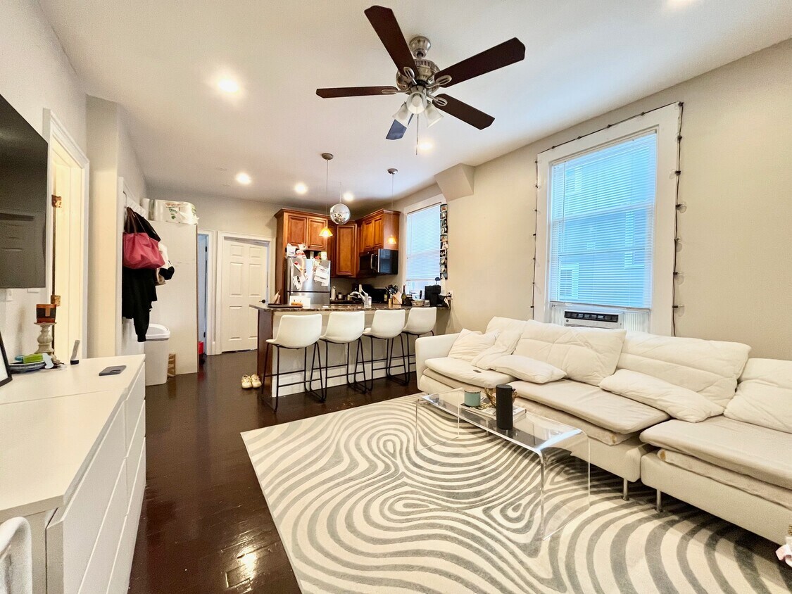 Foto principal - 719 Parker St