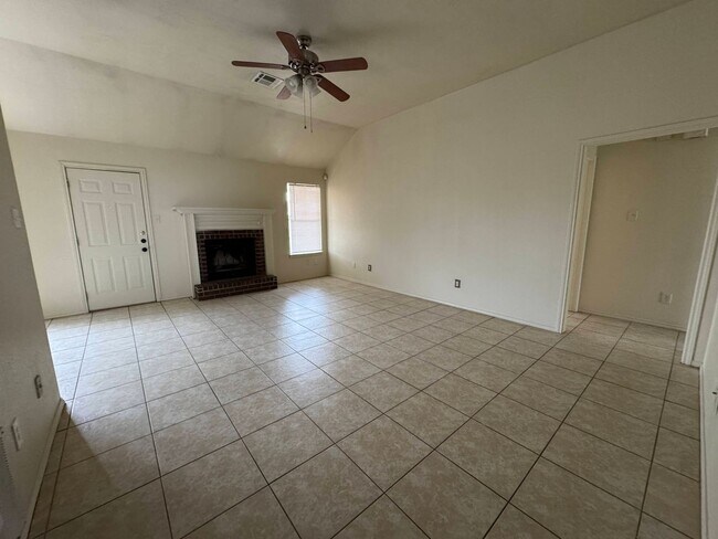 Foto del edificio - 110 James Loop