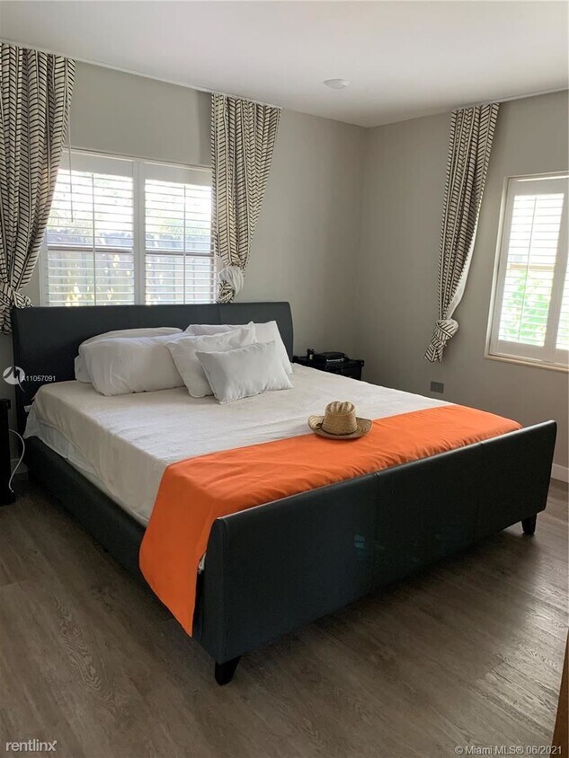 Foto del edificio - 2 br, 1 bath House - 8101 Harding Ave