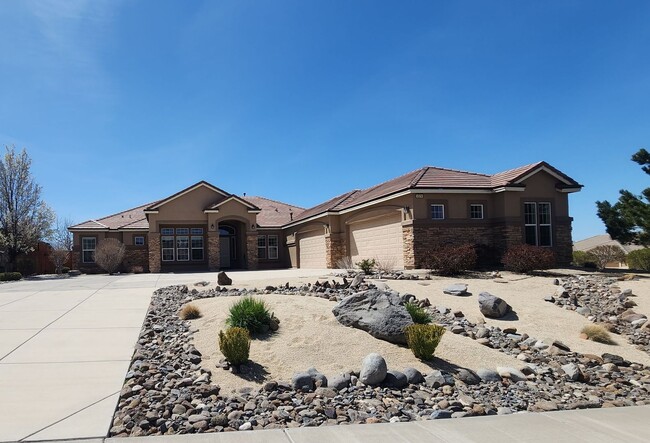 Building Photo - Stunning single level home in the Highland...