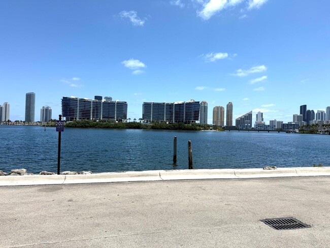 Foto del edificio - 3145 NE 184th St