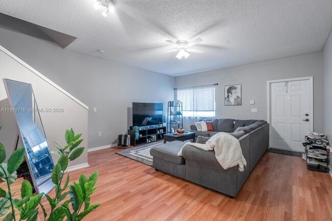 Foto del edificio - 2203 SE 23rd Terrace