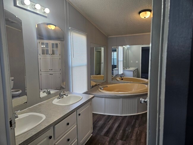 Foto del edificio - 41 Lynnwood Cir