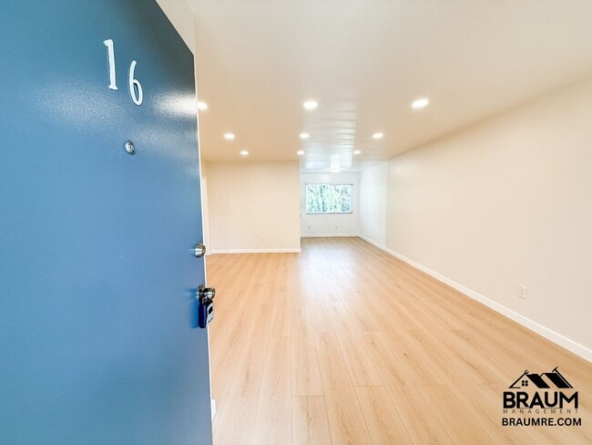 Foto del edificio - 5611 Fulcher Ave