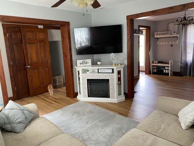 Foto del edificio - 856 N Johnson Rd