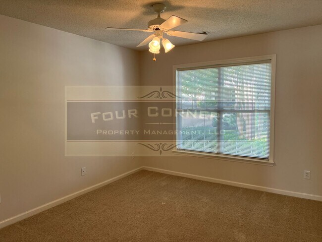 Building Photo - Beautiful 2 Bedroom 2 Bath Home