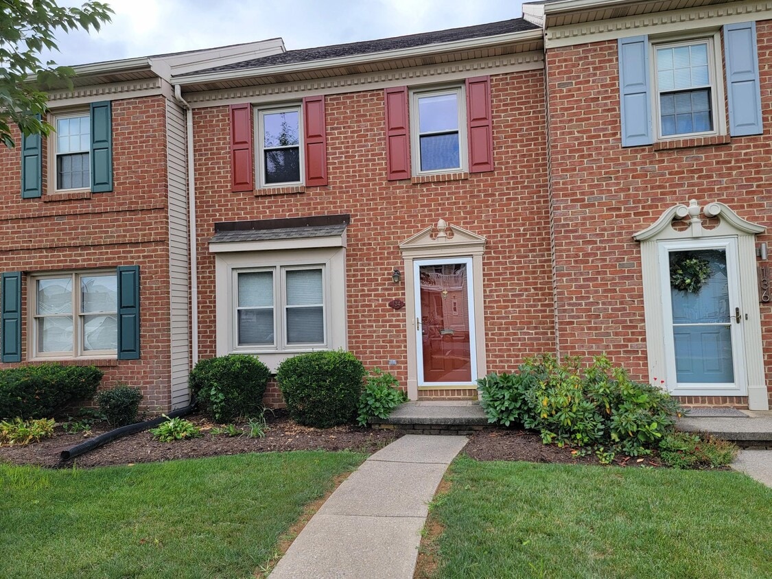 134 Hoffer Way, Manheim, PA 17545 Townhome Rentals in Manheim PA