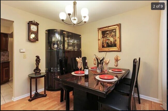 dining - 1155 Orleans Dr