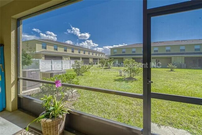 Foto del edificio - 2235 Golden Falcon Dr
