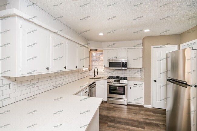 Building Photo - 2720 S 136th E Pl