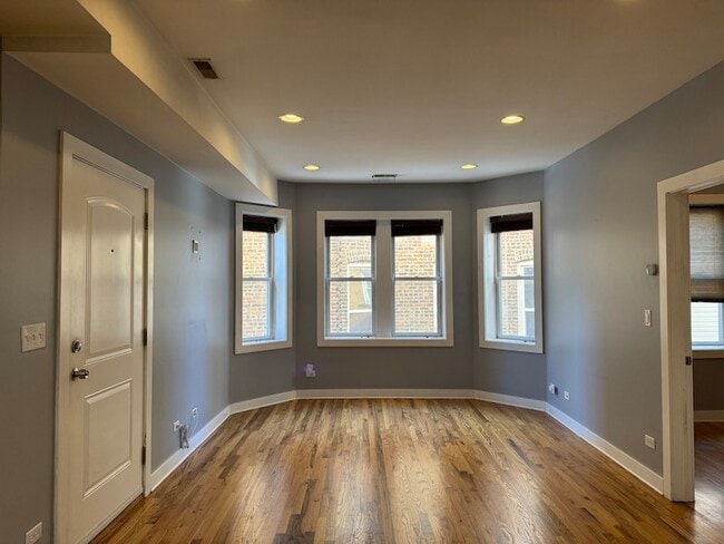 Foto del edificio - 1430 N Maplewood Ave