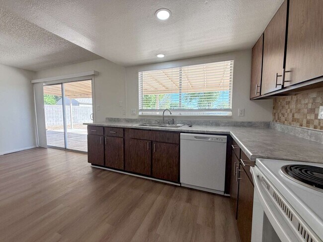 Foto del edificio - 5321 W Sierra St