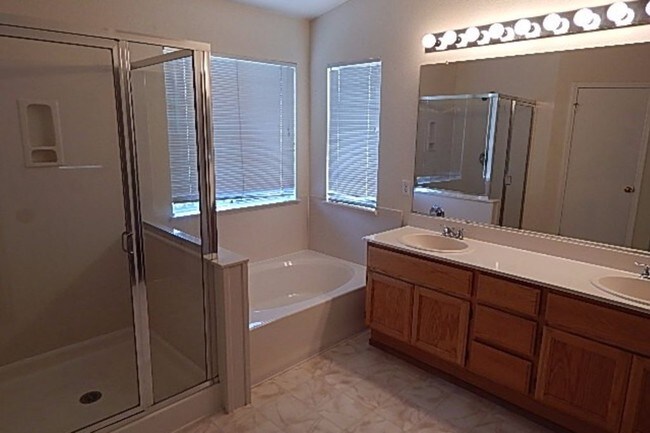 Foto del edificio - 5013 Ranch Hollow Way