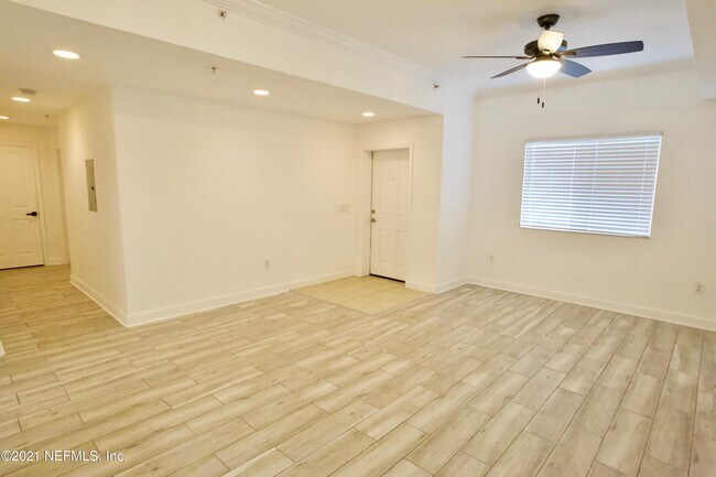Foto del edificio - 9745 Touchton Rd
