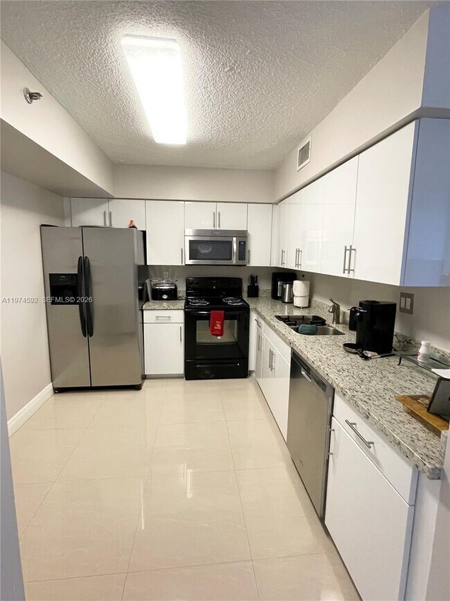 Foto del edificio - 3600 Mystic Pointe Dr