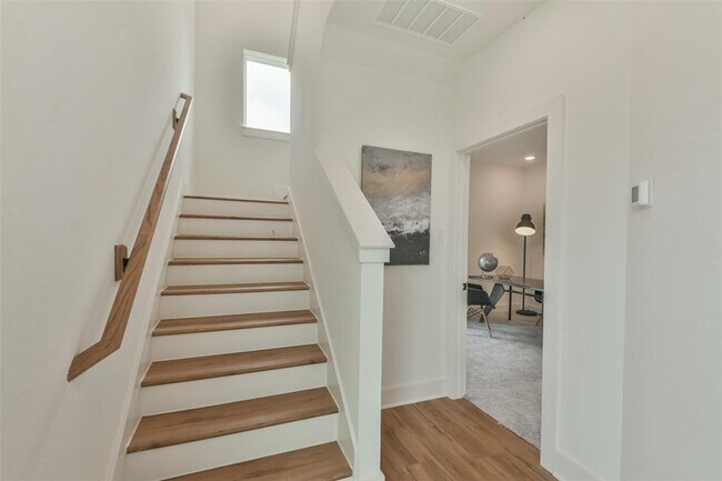 Building Photo - 4820 Pinemont Dr
