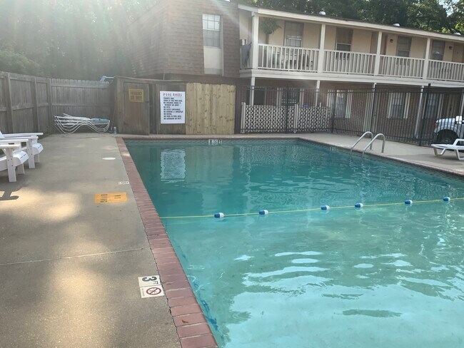 Piscina solo para inquilinos - 604 N 31st Ave