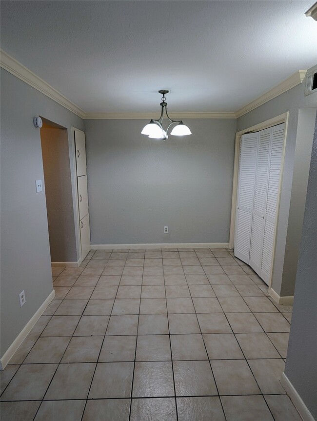 Building Photo - 7200 Clarewood Dr