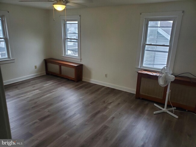 Foto del edificio - 517 E Elm St