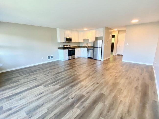 Interior Photo - Lakeview Place