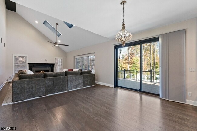 Foto del edificio - 75 Nance Rd