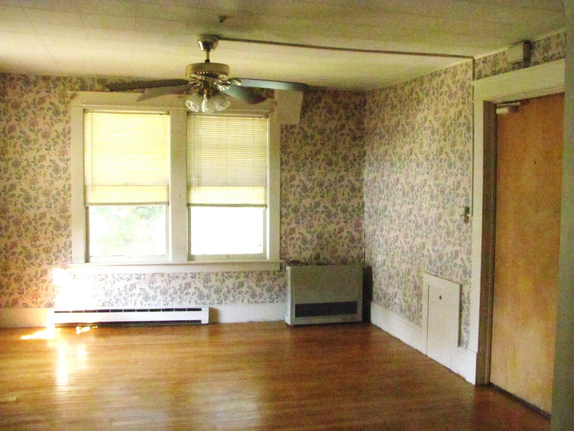 Primary Photo - 116 N Main St