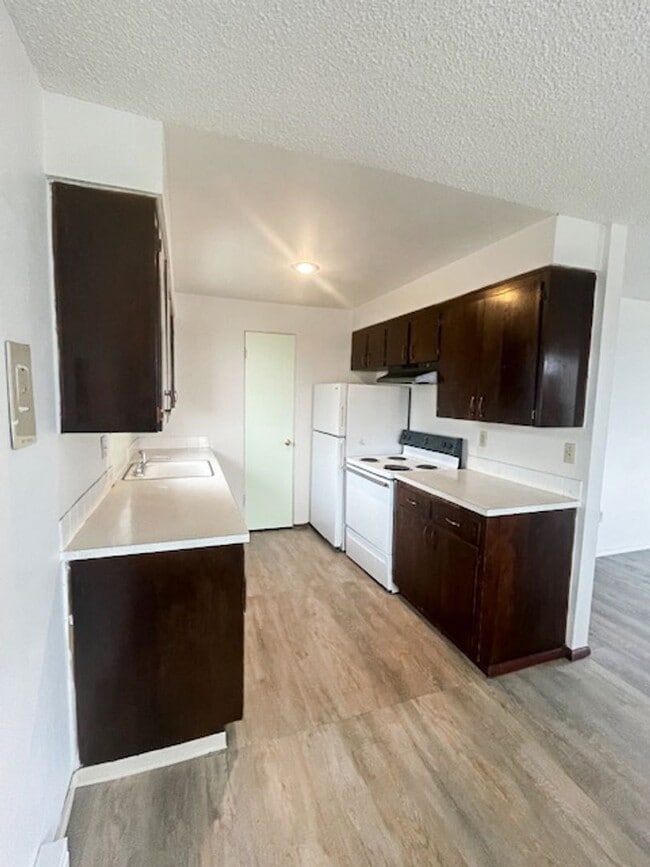 Building Photo - Charming 2 Bed, 1 Bath Duplex in the Heart of Cheney