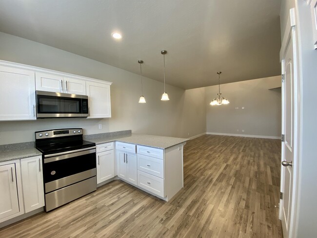 Building Photo - 13926 S Champlin Peak Dr