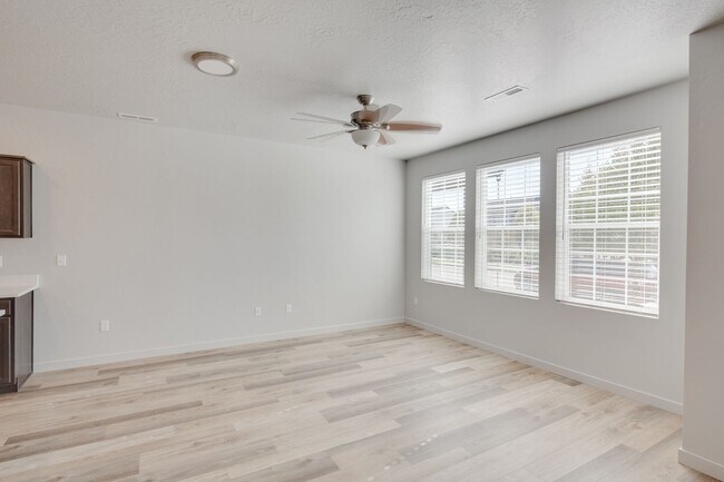 Foto del edificio - Love where you live! Brand New Townhome Available!