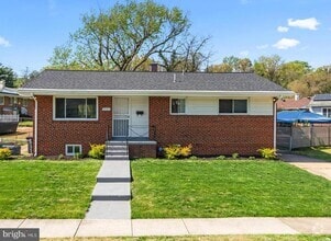 Building Photo - 2521 Fairhill Dr