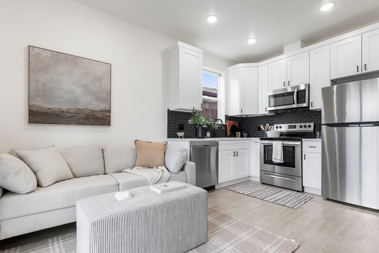 Foto principal - 9050 NE Hoyt St