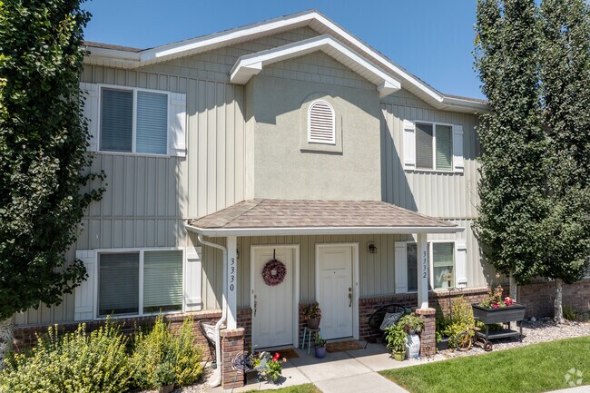 Entrada del edificio - Meadowcreek Townhomes