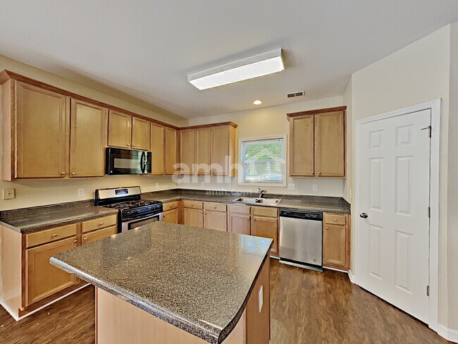 Foto del edificio - 3454 Mackenzie Ct