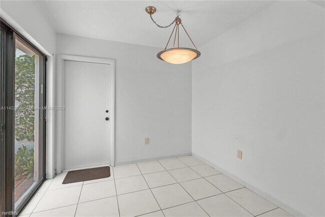 Building Photo - 3 br, 2 bath House - 19506 W Lake Dr # 19505