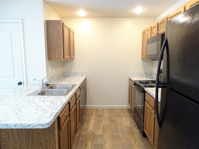 Building Photo - 228 Lakeside Xing