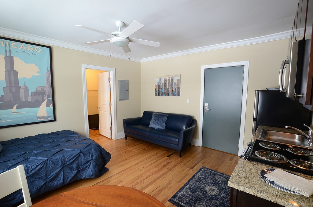 Primary Photo - 1331 W. Loyola