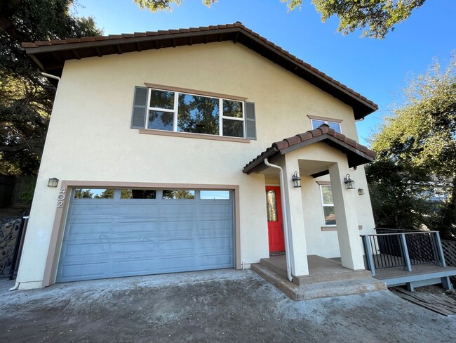 Building Photo - Spacious Move-In Ready Oakview Home