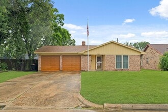 Building Photo - 746 Fawn Dr