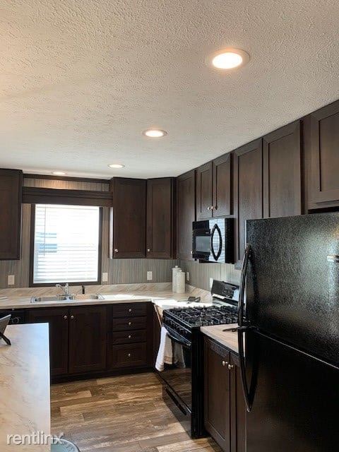 Building Photo - 85 Pineview Dr