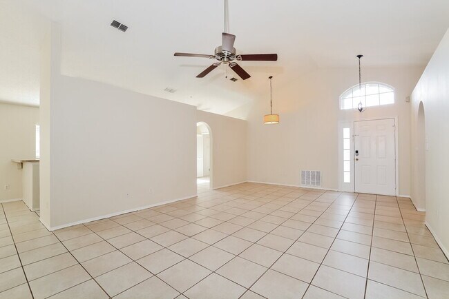 Building Photo - 601 Spinnaker Way